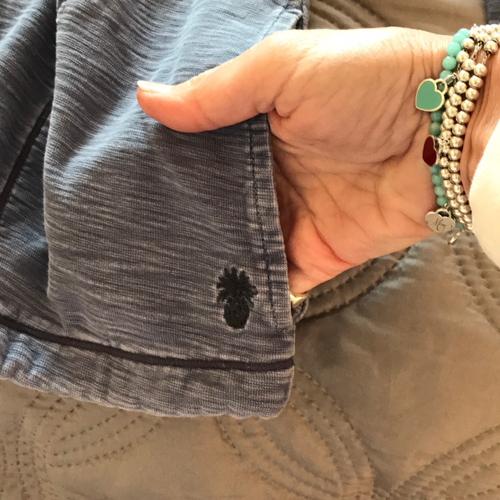 Tommy Bahama sweatshirt - Picture 5 of 7